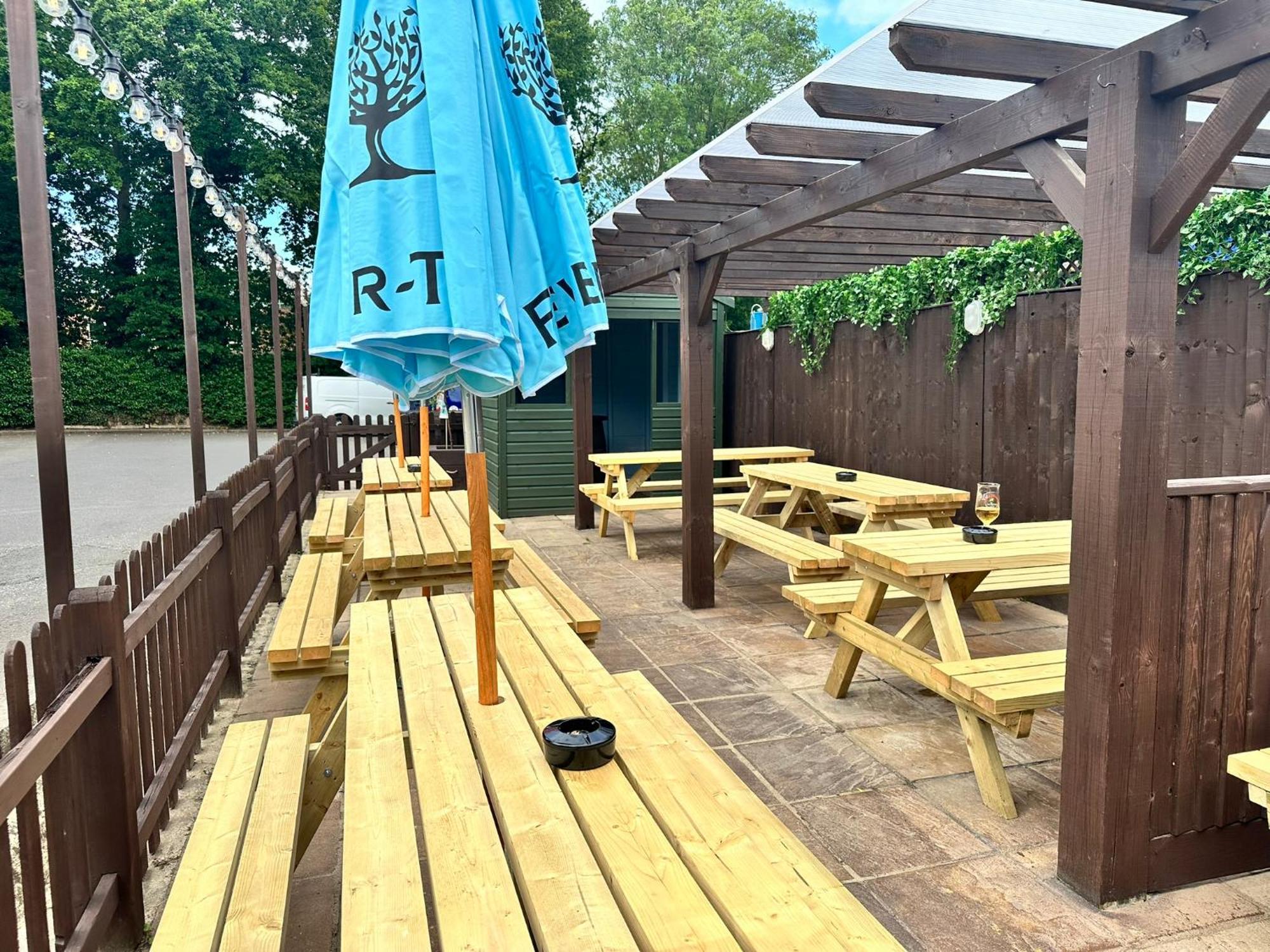 ווינדזור The Prince Albert Pub & Hotel מראה חיצוני תמונה