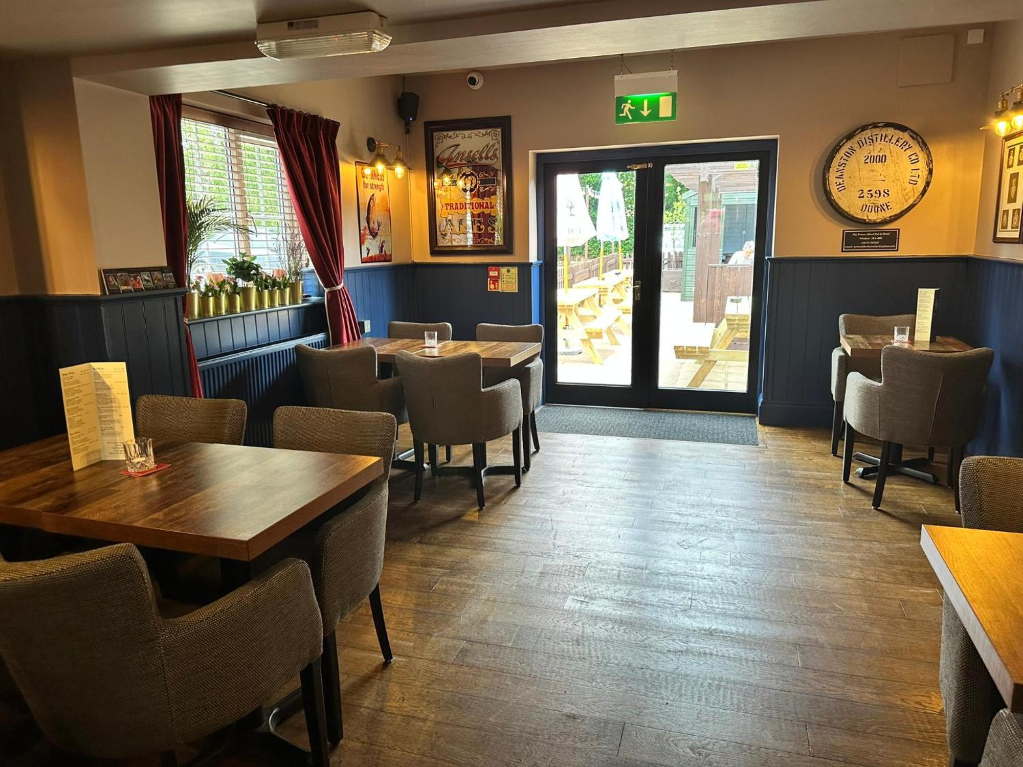 ווינדזור The Prince Albert Pub & Hotel מראה חיצוני תמונה
