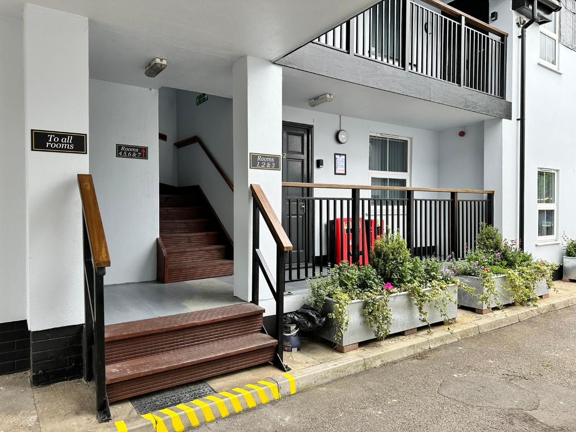 ווינדזור The Prince Albert Pub & Hotel מראה חיצוני תמונה